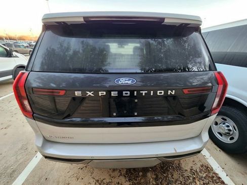 Used 2025 Ford Expedition Platinum image 5
