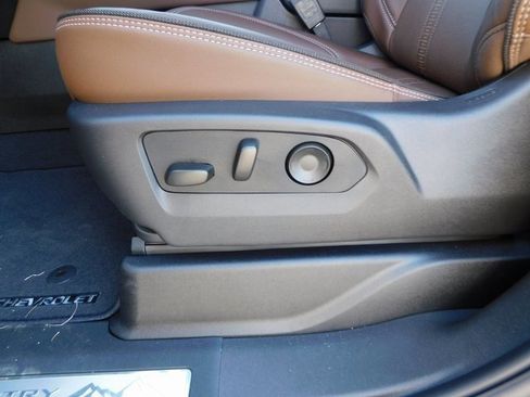 New 2025 Chevrolet Suburban High Country image 15