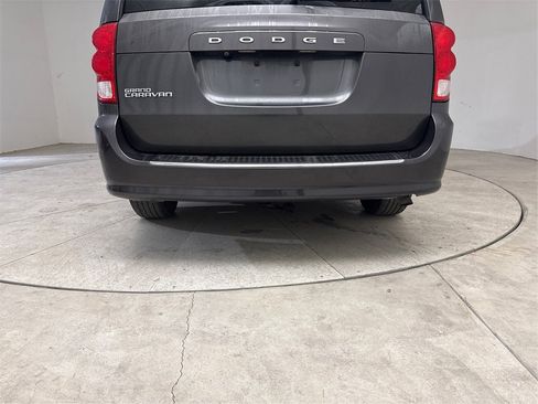 Used 2019 Dodge Grand Caravan SE w/ UConnect Hands-Free Group image 23