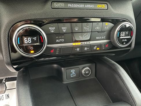 Used 2021 Ford Escape SE w/ SE Sport Appearance Package image 26