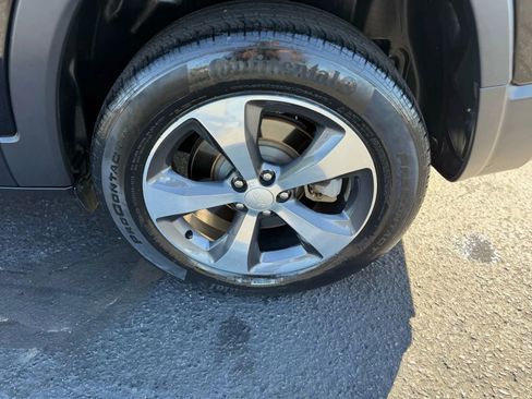 Used 2019 Jeep Cherokee Limited image 51