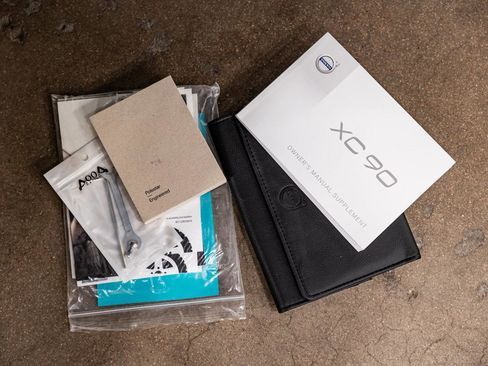 Used 2017 Volvo XC90 T6 Momentum w/ Momentum Plus Package image 20