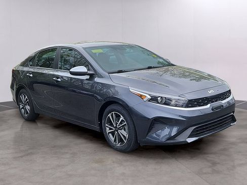 Certified 2023 Kia Forte LXS FWD image 3