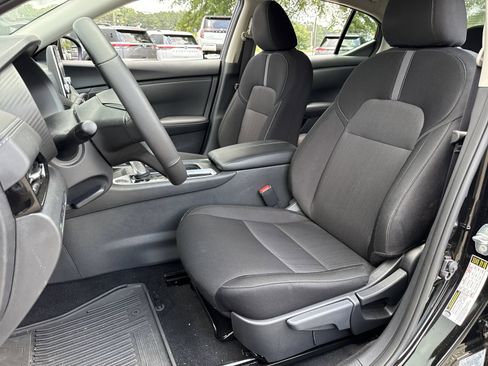 Used 2025 Nissan Sentra SV w/ All-Weather Package FWD image 15