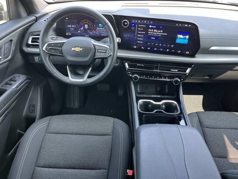 Certified 2025 Chevrolet Traverse LT FWD image 13