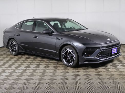 Used 2025 Hyundai Sonata SEL FWD image 45