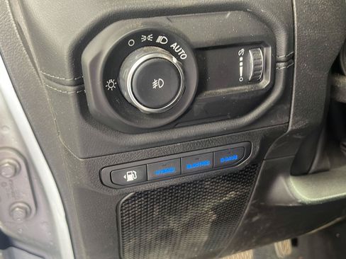 Used 2024 Jeep Wrangler High Altitude AWD/4WD image 37