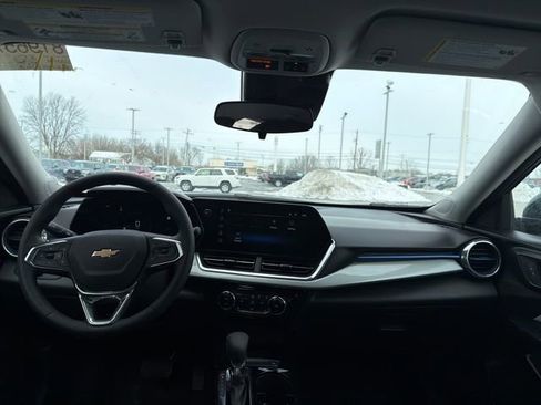 Used 2025 Chevrolet Trax LT w/ Driver Confidence Package image 10