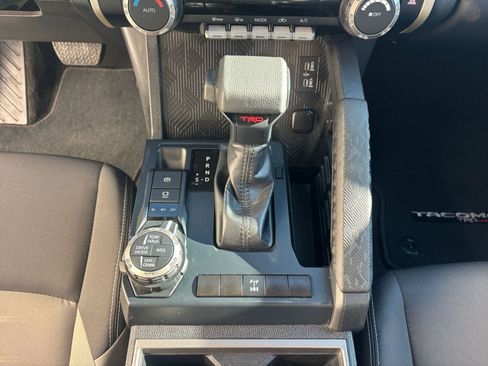 Used 2025 Toyota Tacoma TRD Off-Road image 41