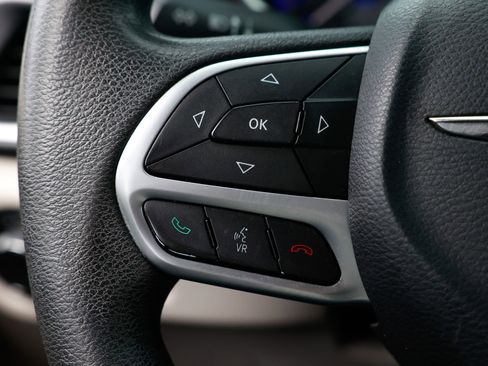 Used 2017 Chrysler Pacifica LX image 32