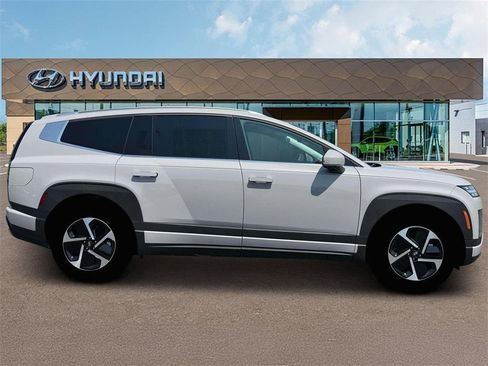 New 2026 Hyundai Ioniq 9 SE image 9