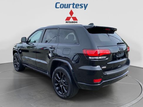 Used 2020 Jeep Grand Cherokee Altitude AWD/4WD image 3