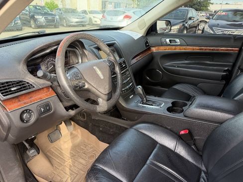 Used 2019 Lincoln MKT AWD image 16