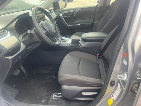 Used 2024 Toyota RAV4 LE AWD/4WD image 8