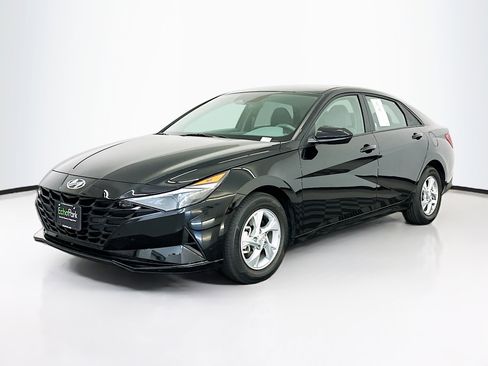 Used 2023 Hyundai Elantra SE FWD image 3