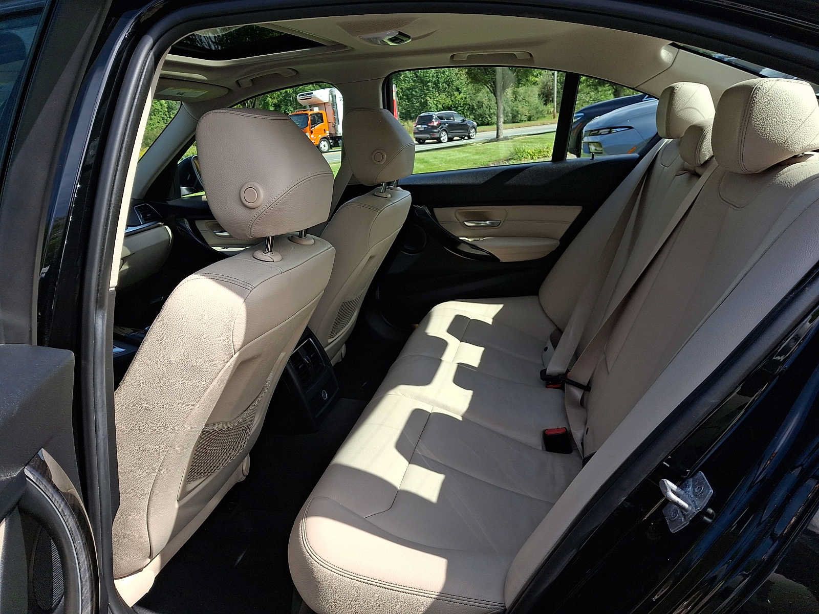 Used 2016 BMW 320i xDrive Sedan AWD/4WD image 10