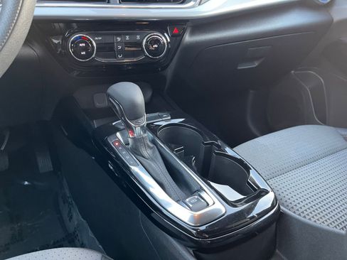 Used 2025 Chevrolet Trax LT image 39