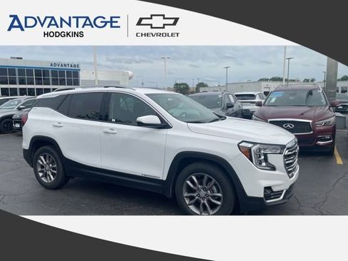 Used 2024 GMC Terrain SLT FWD image 1