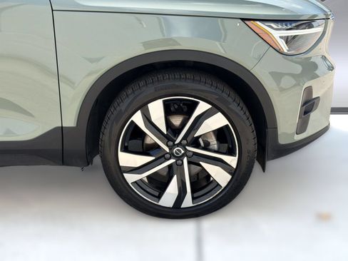 Used 2023 Volvo XC40 B5 Plus w/ Protection Package Premier AWD/4WD image 13