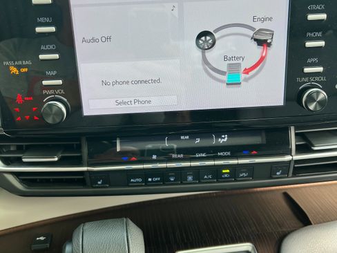 Certified 2022 Toyota Sienna XLE image 12