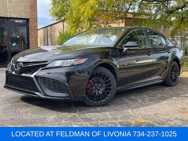 Used 2022 Toyota Camry SE FWD image 1