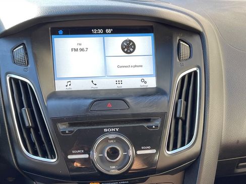 Used 2018 Ford Focus SEL FWD image 12