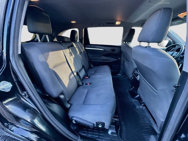 Used 2018 Toyota Highlander LE AWD/4WD image 27