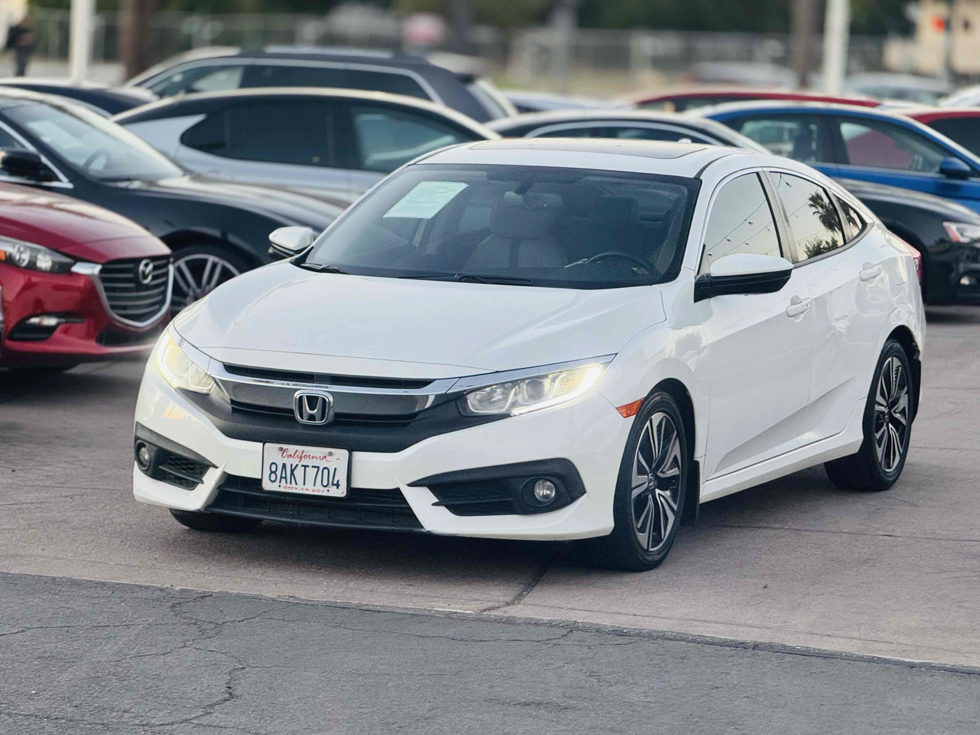 Used 2017 Honda Civic EX-L image 2