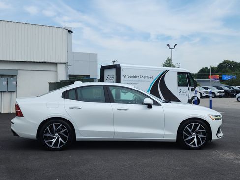 Used 2020 Volvo S60 T5 Momentum FWD image 6