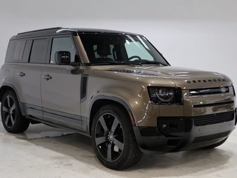Used 2025 Land Rover Defender 110 X-Dynamic SE AWD/4WD image 1