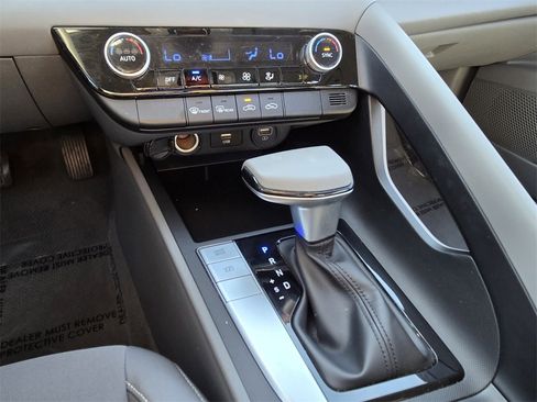 Certified 2022 Hyundai Elantra SEL image 18