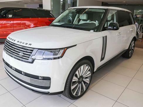 New 2024 Land Rover Range Rover SV image 2