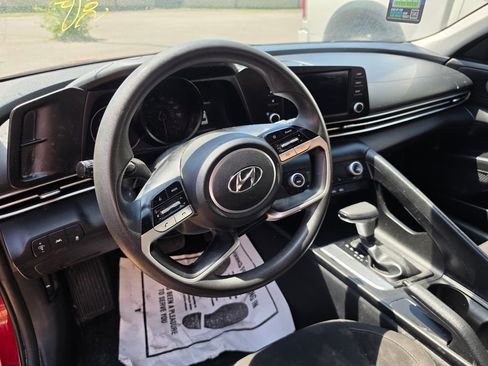 Used 2022 Hyundai Elantra SEL image 4