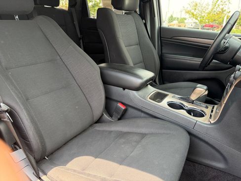 Used 2017 Jeep Grand Cherokee Laredo AWD/4WD image 34