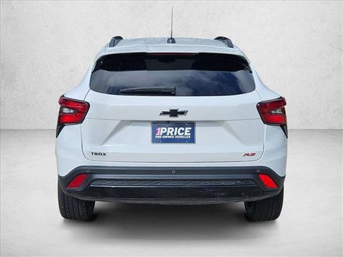 Used 2024 Chevrolet Trax RS w/ Sunroof Package FWD image 6