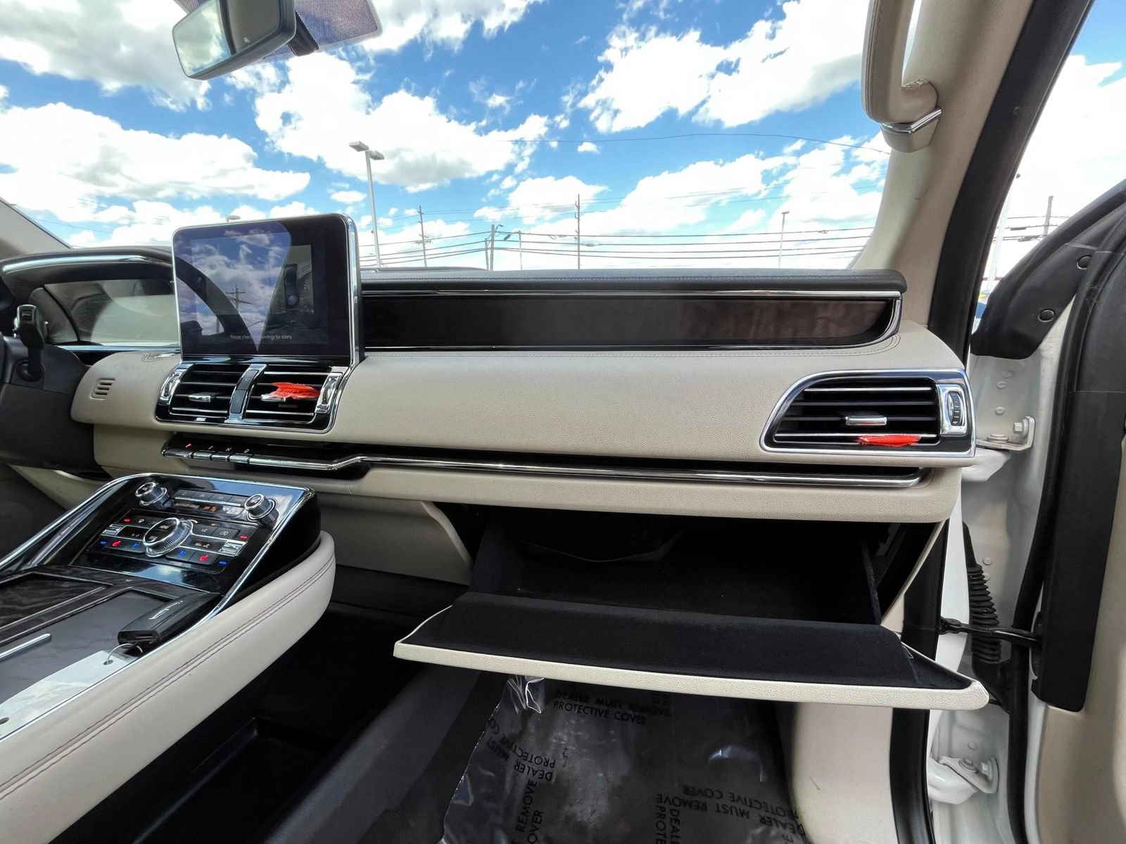 Used 2020 Lincoln Navigator Reserve w/ Luxury Package RWD image 25