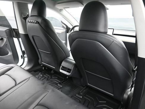 Used 2023 Tesla Model 3 Standard Range image 16