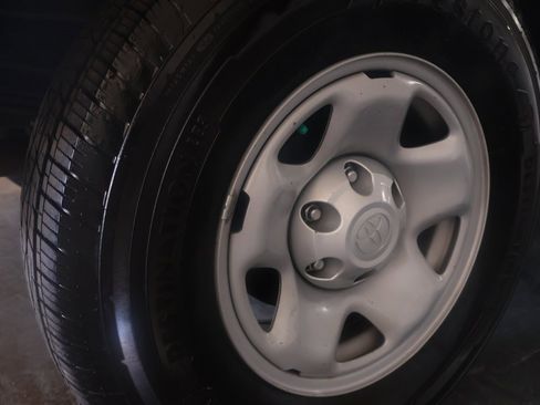 Used 2022 Toyota Tacoma SR image 28