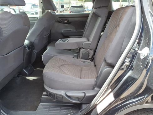 Used 2023 Toyota Highlander LE image 38