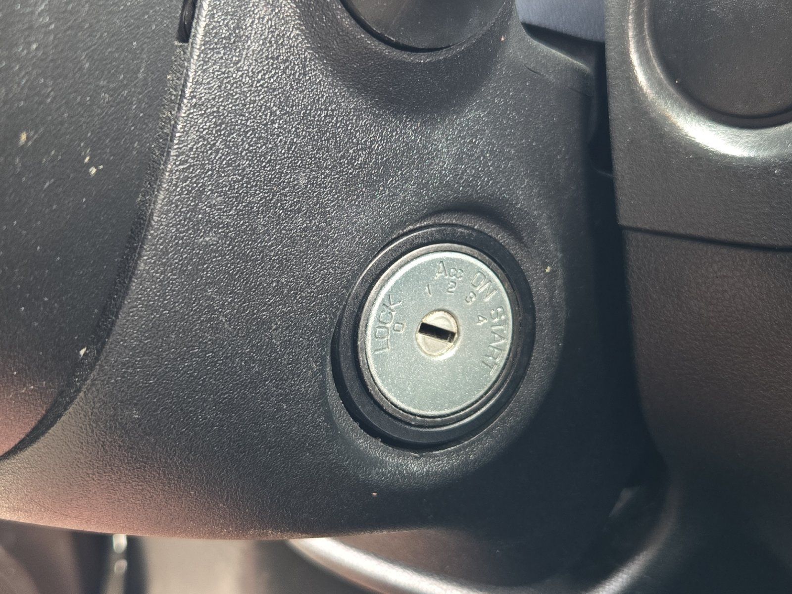 Used 2014 Nissan Juke S FWD image 19