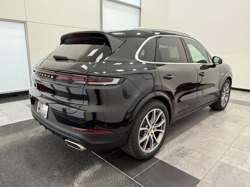 Used 2026 Porsche Cayenne E-Hybrid AWD/4WD image 7