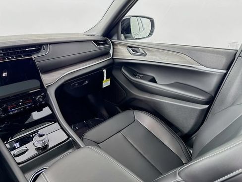 New 2025 Jeep Grand Cherokee Limited AWD/4WD image 24