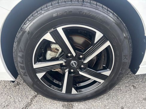 Used 2024 Nissan Sentra SV FWD image 9