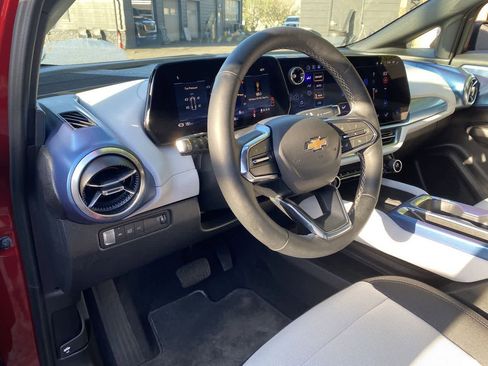 Used 2025 Chevrolet Equinox EV LT w/ Convenience Package FWD image 2