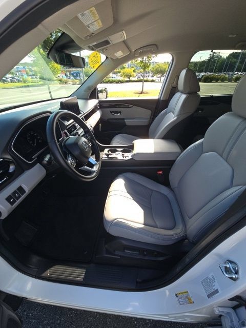 Used 2025 Honda Pilot EX-L image 16