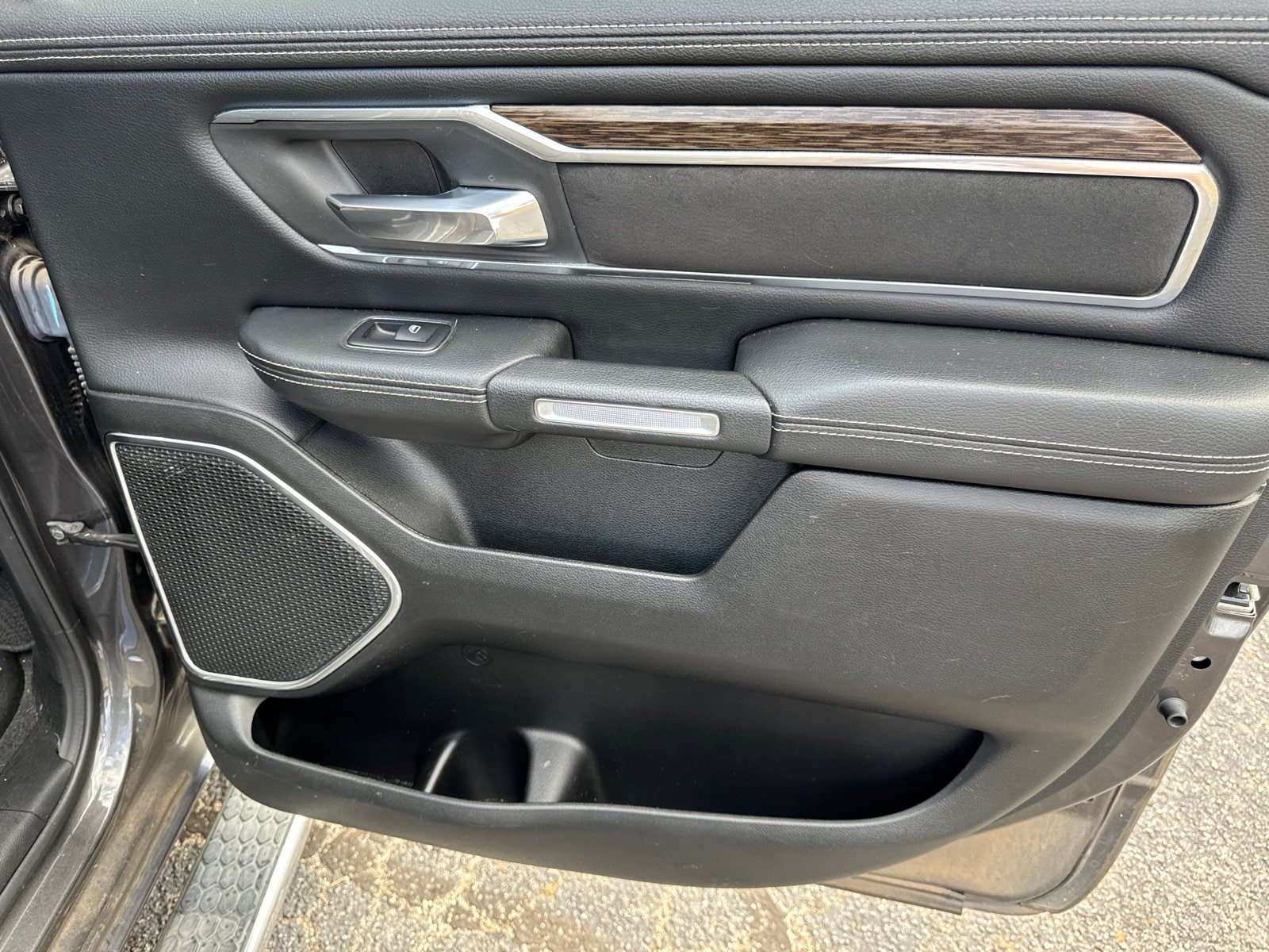 Used 2019 RAM 1500 Laramie RWD image 19
