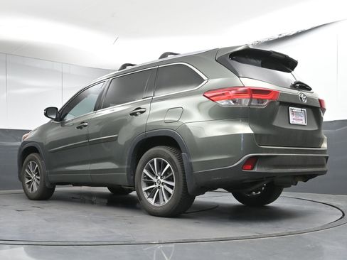 Used 2018 Toyota Highlander XLE image 29