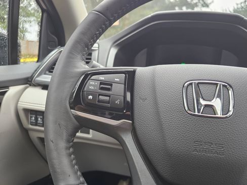 Used 2025 Honda Odyssey Elite image 31