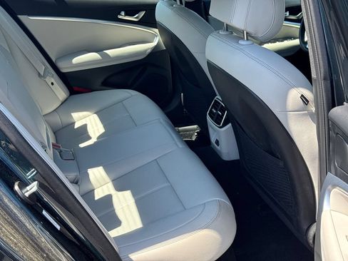 Used 2025 Genesis G70 2.5T AWD/4WD image 18