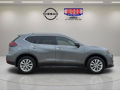 Used 2020 Nissan Rogue SV FWD image 2